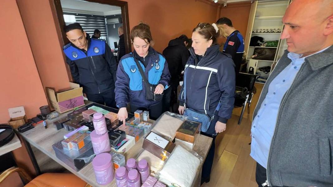 Kargo şubesini denetleyen zabıtayı şoke eden manzara! Polis intikal etti, savcılık devreye girdi 15